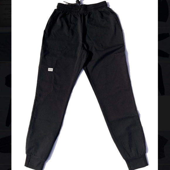 V-Neck Scrub Top & Jogger Style Scrub Bottom - Picture 3 of 4